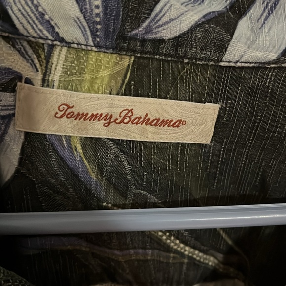 Tommy Bahama silk floral short sleeve island shirt. XXL - Picture 2 of 8